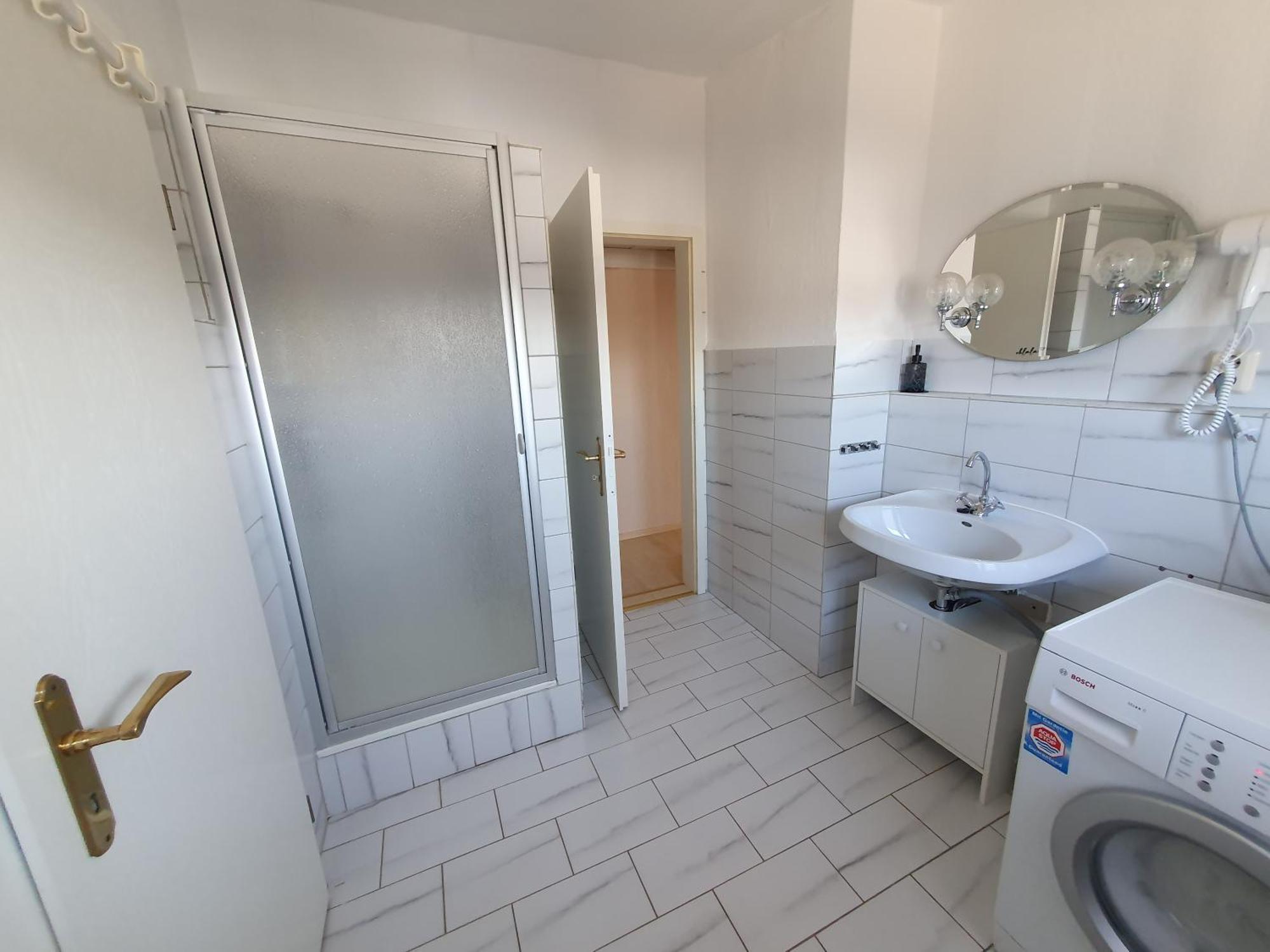 Neumuhler Hof: Spacious Family Apartment with Multiple Bathrooms and Free Parking Schwerin  Exterior photo
